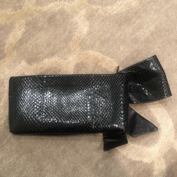 Valentino Garavani Python Bow Clutch - Picture 3 of 8